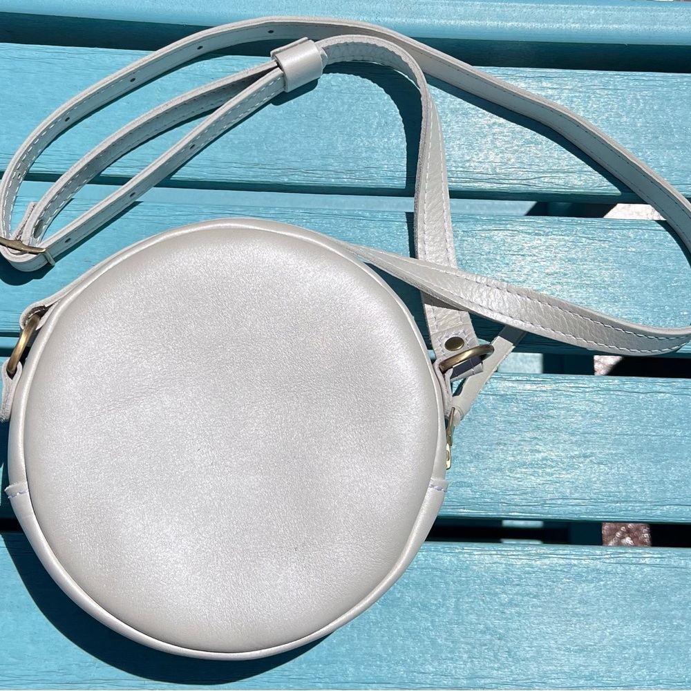 Beautiful Pearl small Circle crossbody.